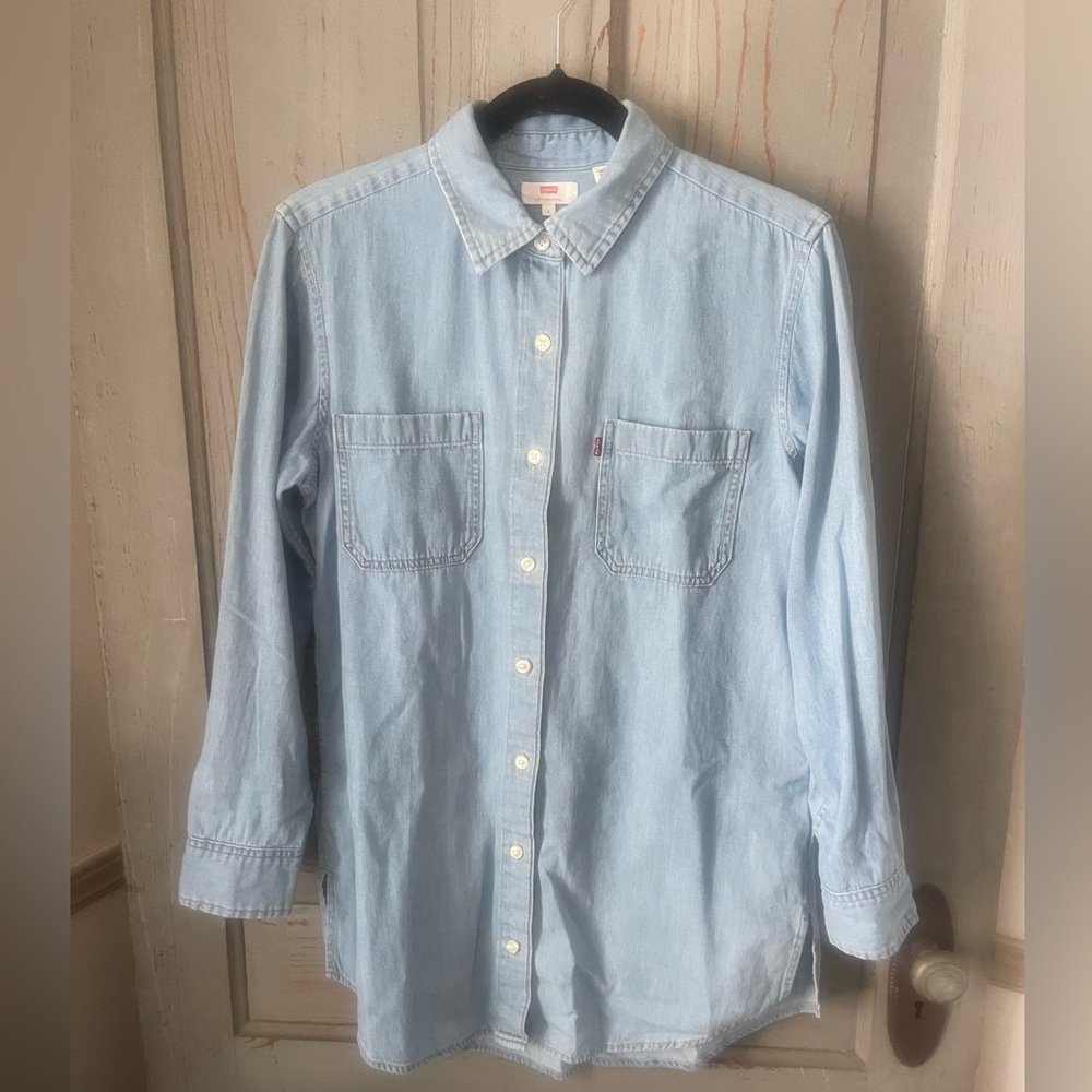 Levi’s light wash denim shirt. Size small